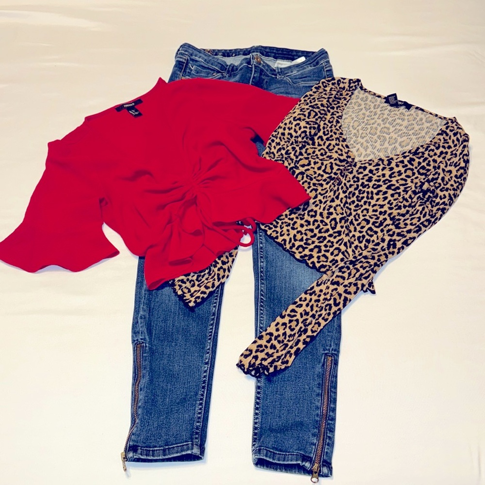 Bundle - EUC H&M Ankle Zipper Low Waist Skinny Jean 26 + 2 Forever 21 Tops Small